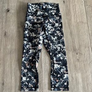 Lululemon high waisted cropped floral navy print leggings size 4